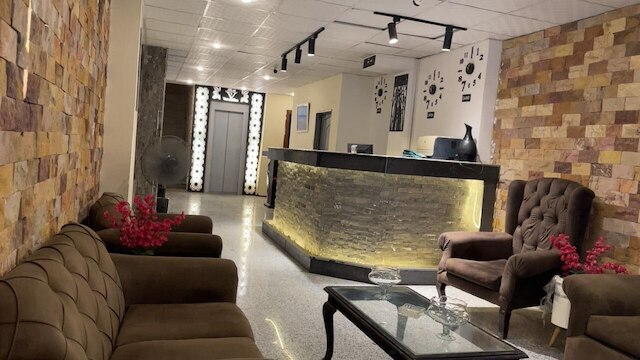 ヴェルサイユ ピラミッズ ホテル