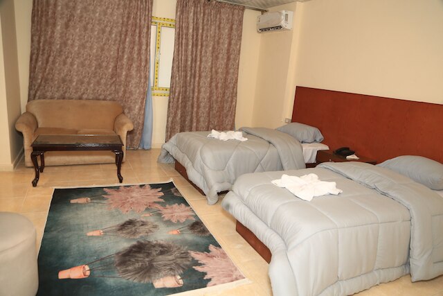 ヴェルサイユ ピラミッズ ホテル