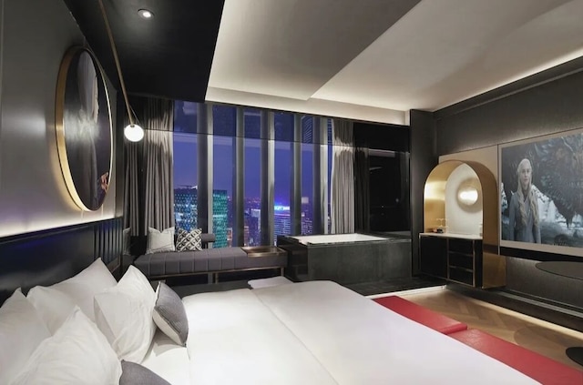 ISEYASHIYEGAOKONGJIUDIAN