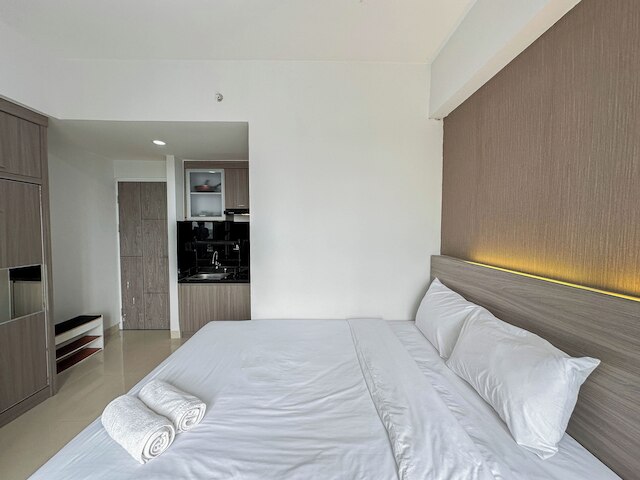 タイニー スタジオ ウィズ プール ビュー アット タマン メラティ スラバヤ アパートメント