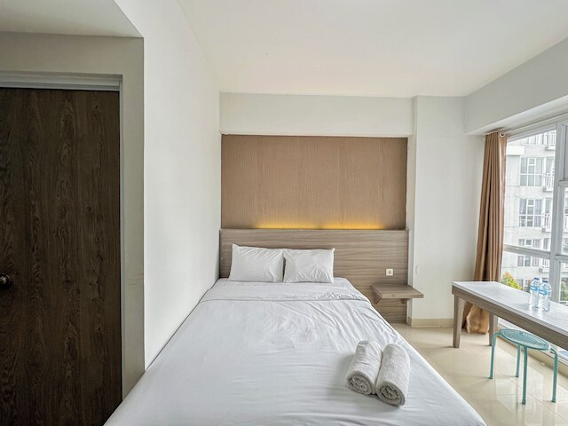 タイニー スタジオ ウィズ プール ビュー アット タマン メラティ スラバヤ アパートメント