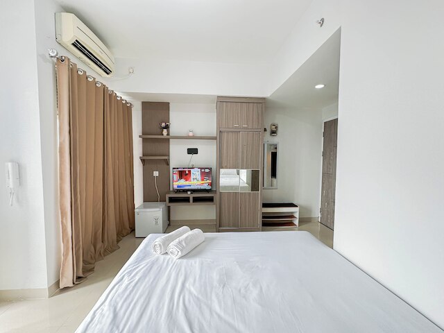 タイニー スタジオ ウィズ プール ビュー アット タマン メラティ スラバヤ アパートメント