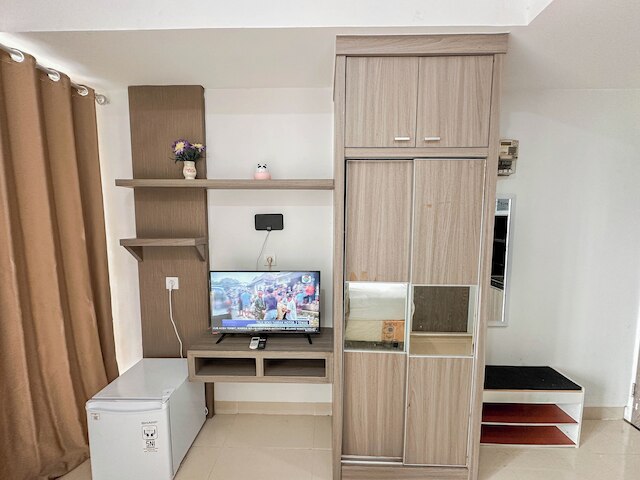 タイニー スタジオ ウィズ プール ビュー アット タマン メラティ スラバヤ アパートメント