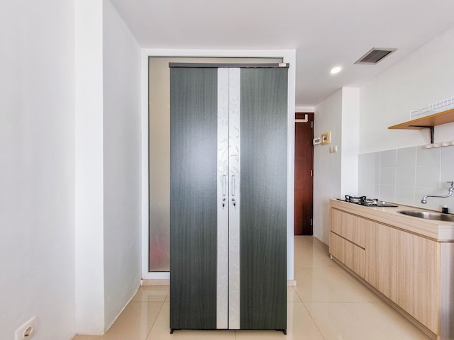 シンプリー グッド スタジオ アット ビーボ アパートメント