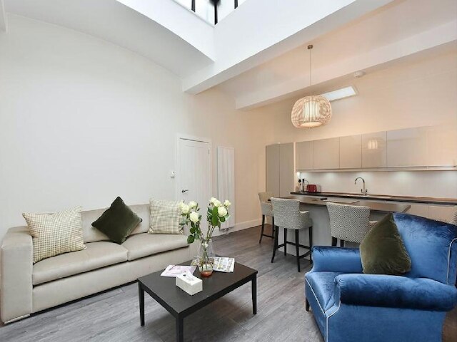 3ベッド サウス ケンジントン フラット ウィズ アウトドアテラス