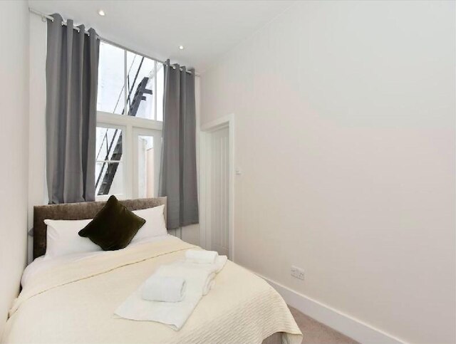 3ベッド サウス ケンジントン フラット ウィズ アウトドアテラス