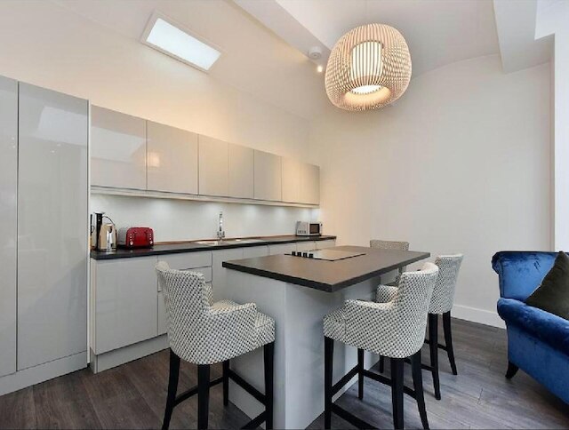 3ベッド サウス ケンジントン フラット ウィズ アウトドアテラス