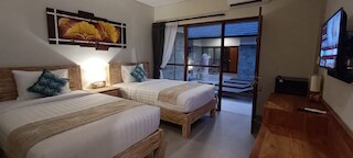 クブナク サヌール バリ