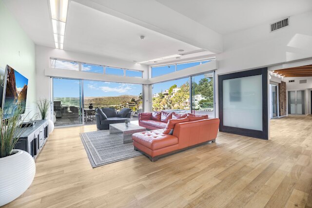 マルホランド ビュー - ミッドセンチュリー モダン エスケープ ウィズ インフィニティ プール