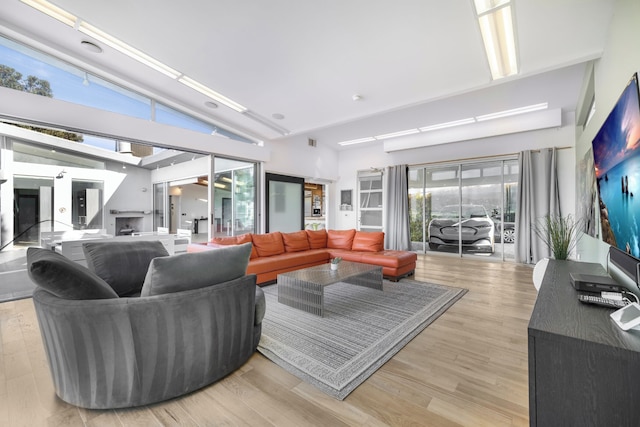 マルホランド ビュー - ミッドセンチュリー モダン エスケープ ウィズ インフィニティ プール