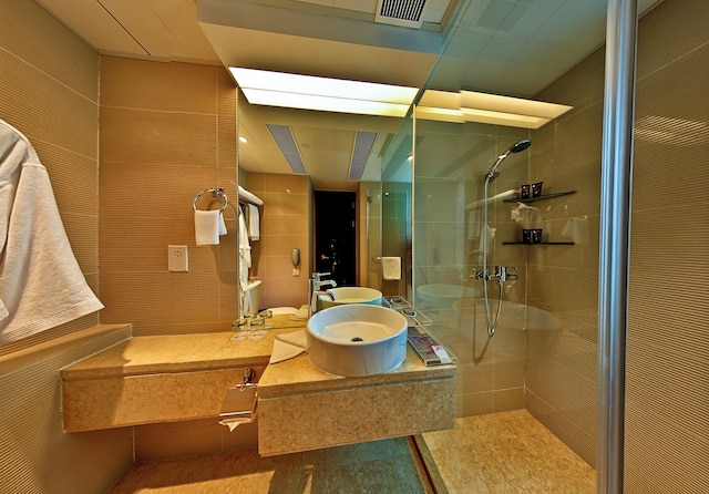 The Bauhinia Hotel Tsim Sha Tsui