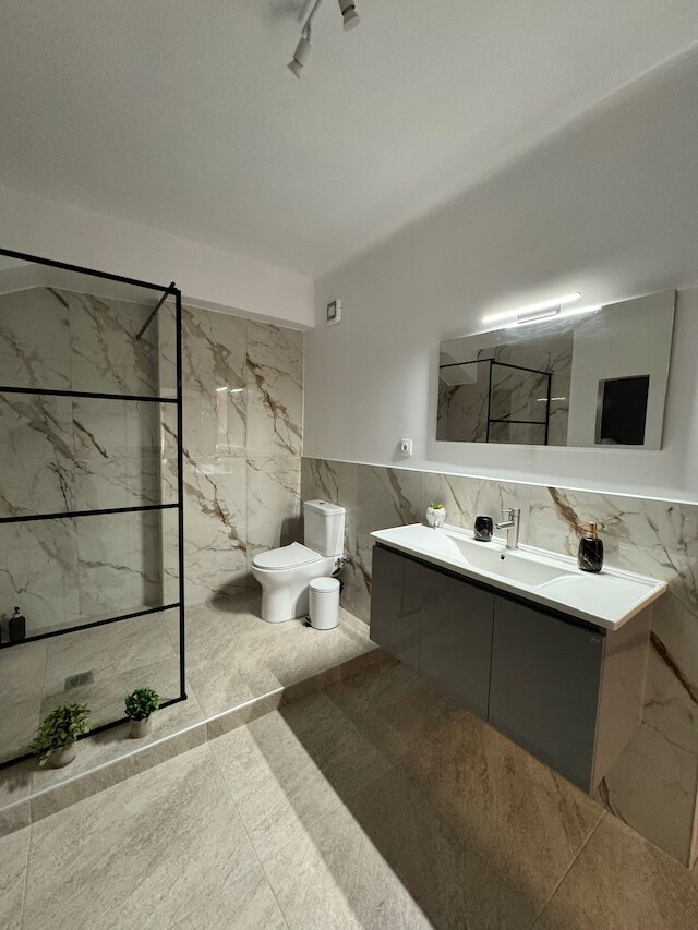 アテニアン ステイ 606 アパートメント