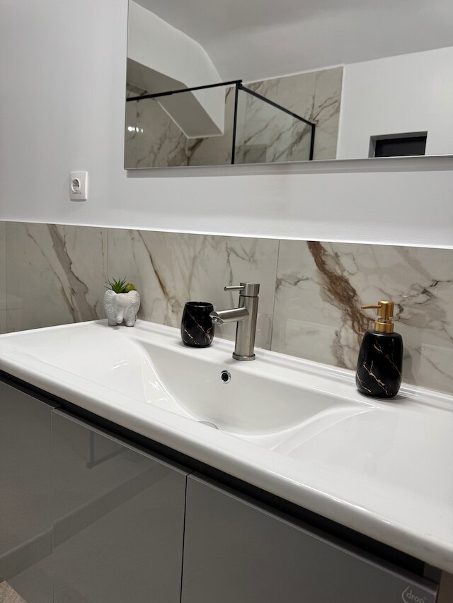 アテニアン ステイ 606 アパートメント