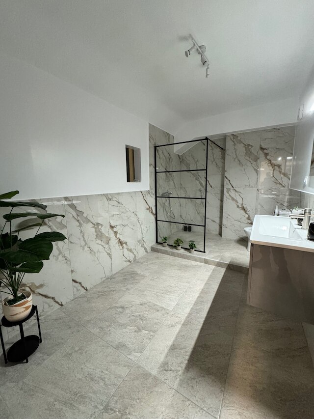 アテニアン ステイ 606 アパートメント