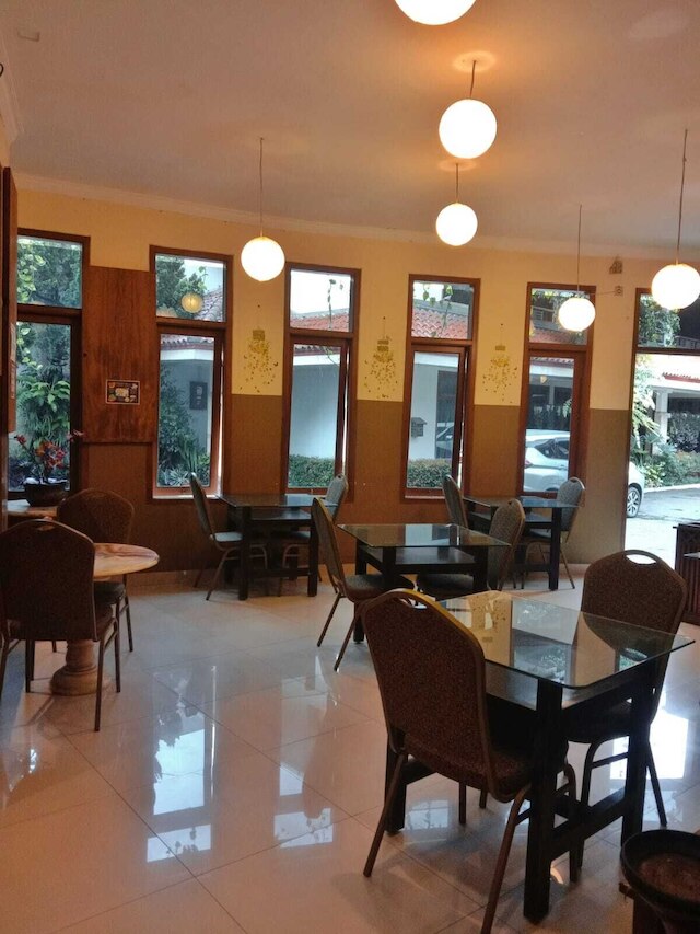 ピラトゥス オテル バンドン