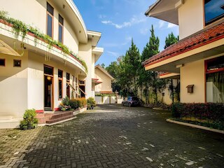 ピラトゥス オテル バンドン