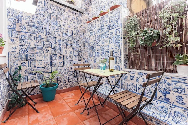 ウッデン トップ ウィズ テラス