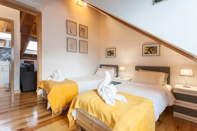 ウッデン トップ ウィズ テラス