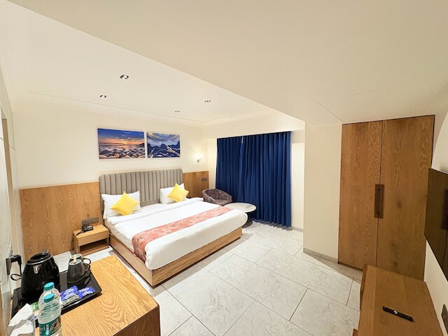 ザ パルテール - SG ハイウェイ アーメダバード