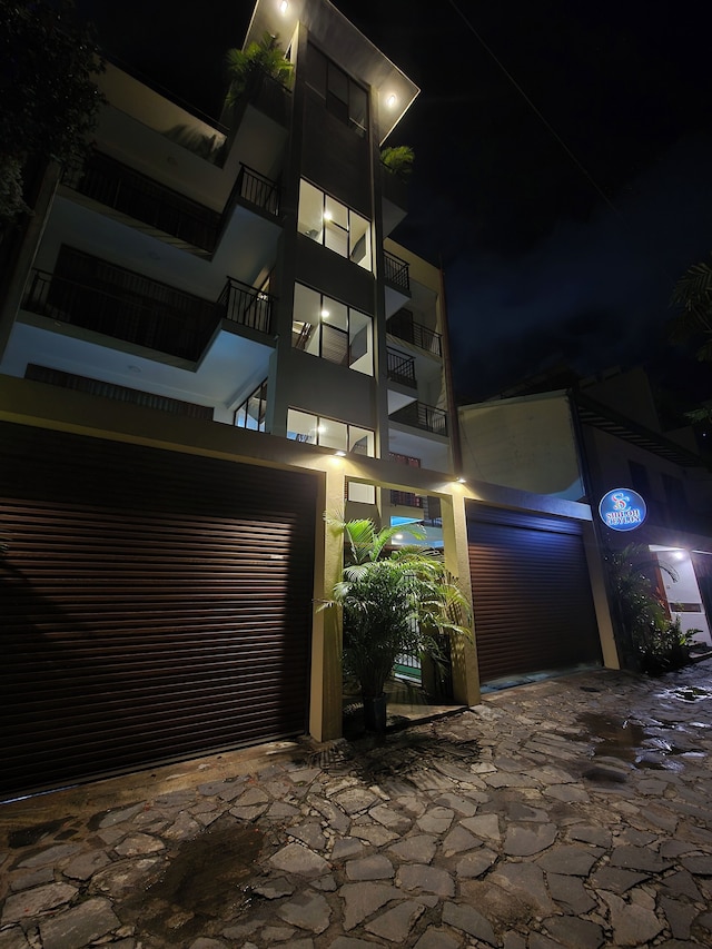 シロ アパートメンツ