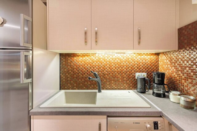 スタイリッシュ アパート ステップス フロム アクロポリス by GHH