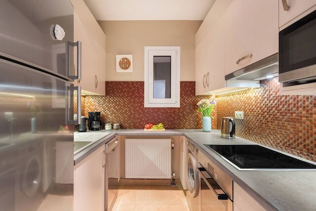 スタイリッシュ アパート ステップス フロム アクロポリス by GHH