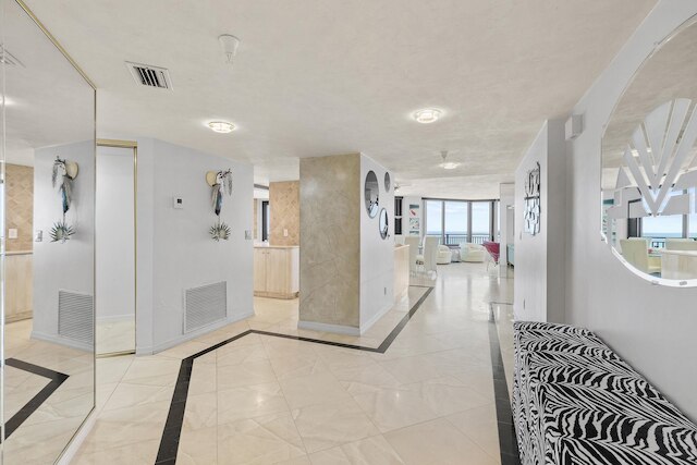 シャーウィン コンドミニアム 1801