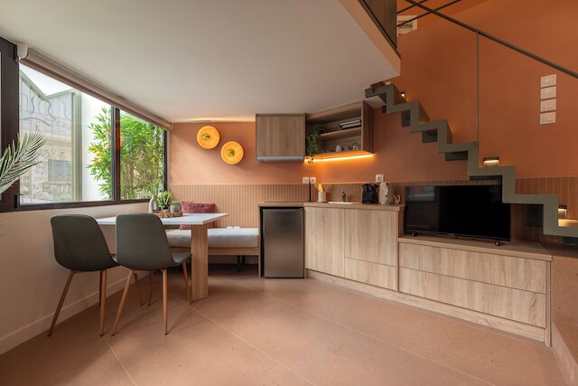 アテニアンネスト