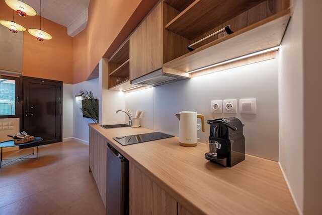 アテニアンネスト