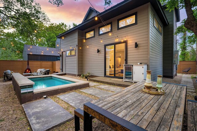 プライベート プール、ファイアピット、パティオ ステップス トゥ イースト オースティン ダイニング、ミュージック、アート、ミュラルズ