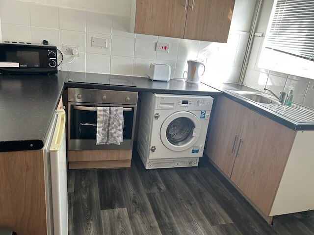 スリープス 8 - ファミリーフレンドリー - フリーパーキング - 10 ミニッツ トゥ エティハド