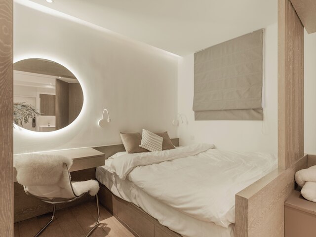 Shanghai Hills & Gefii Fifty Shades of Grey close to Jing'an Temple