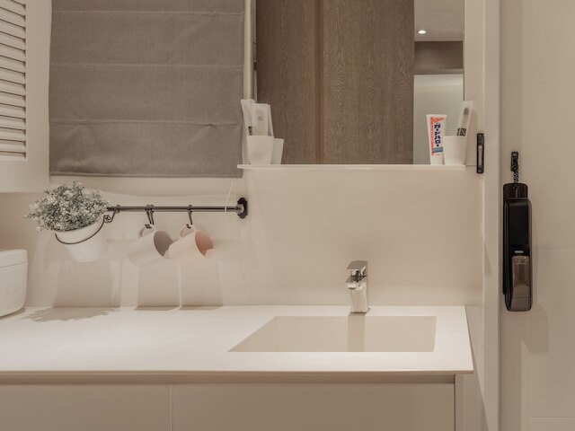 Shanghai Hills & Gefii Fifty Shades of Grey close to Jing'an Temple