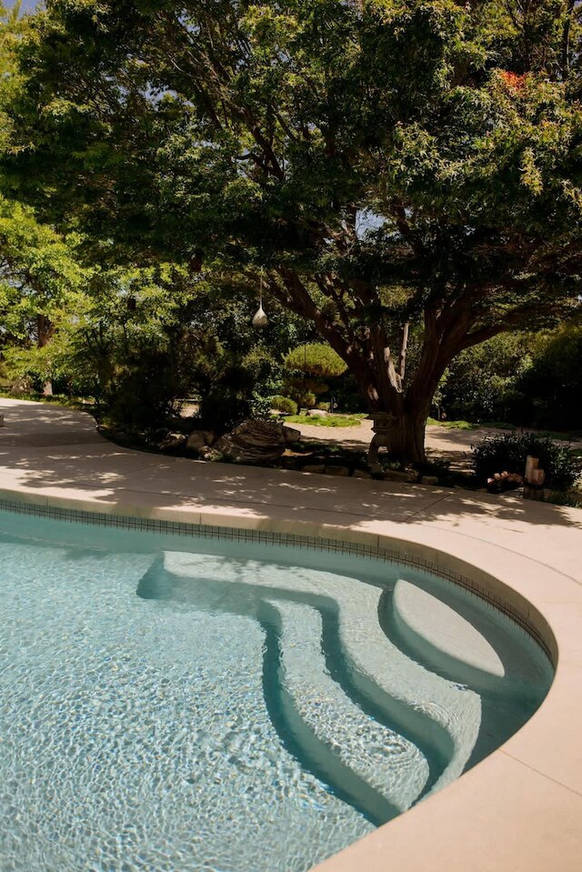 ゼン マウンテン ゲッタウェイ ウィズ ア プール ホットタブ 5 ベッズ