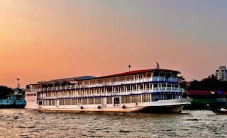 オアシス フローティング ホテル ヤンゴン