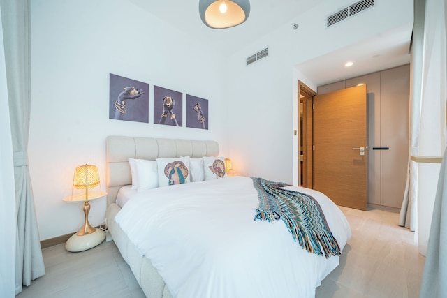 スリーク アンド スタイリッシュ 1 ベッドルーム フルリー ファーニッシュド アパートメント