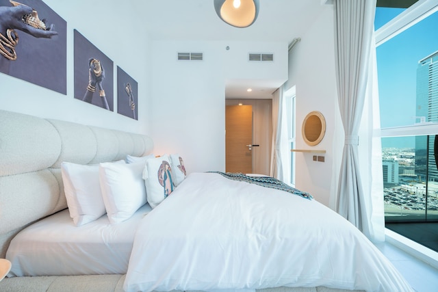 スリーク アンド スタイリッシュ 1 ベッドルーム フルリー ファーニッシュド アパートメント