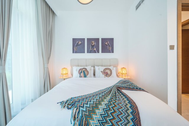 スリーク アンド スタイリッシュ 1 ベッドルーム フルリー ファーニッシュド アパートメント