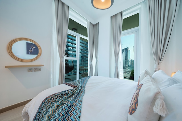 スリーク アンド スタイリッシュ 1 ベッドルーム フルリー ファーニッシュド アパートメント