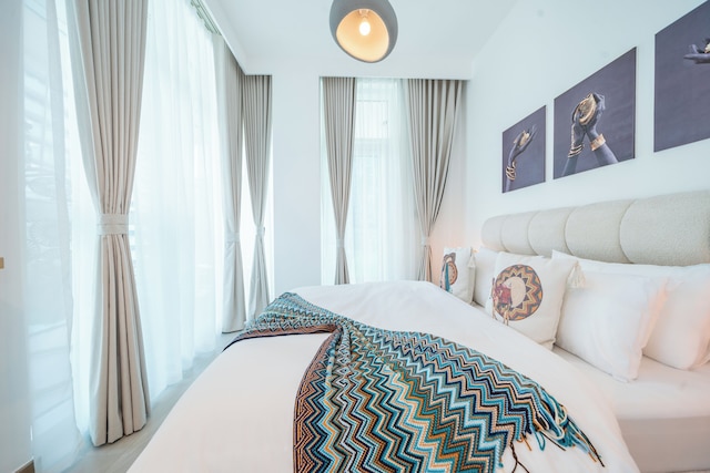 スリーク アンド スタイリッシュ 1 ベッドルーム フルリー ファーニッシュド アパートメント