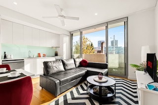 セントラル モダン 1 ベッドルーム ウィズ エアコン バルコニー