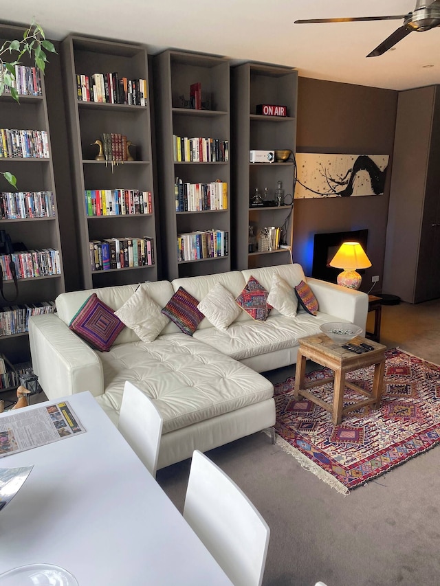 ラグジュアリアス メルボルン アパートメント ウィズ シティ ビューズ