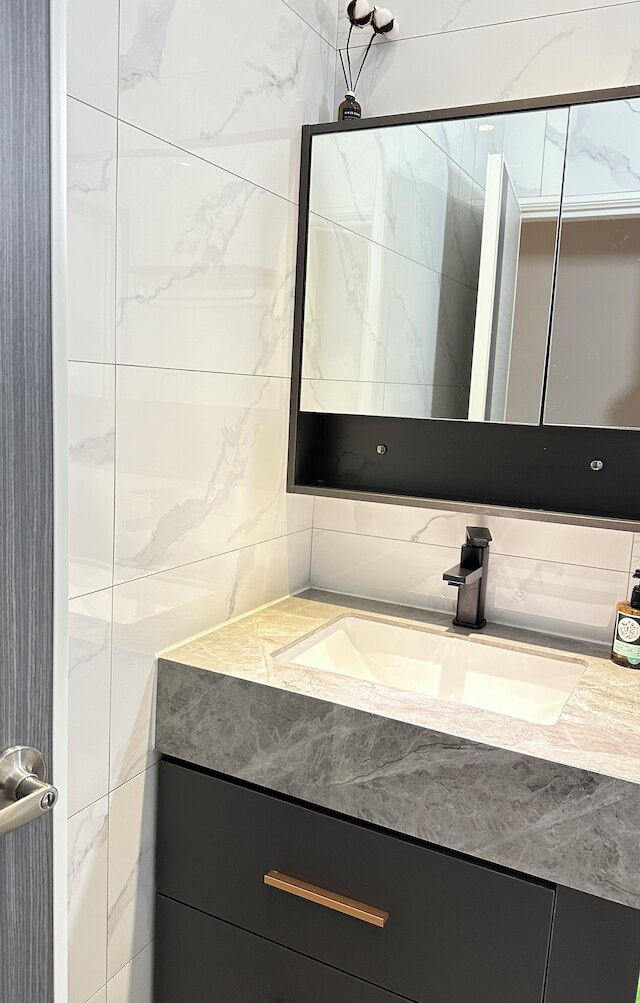 Entire Pool House for 10 people