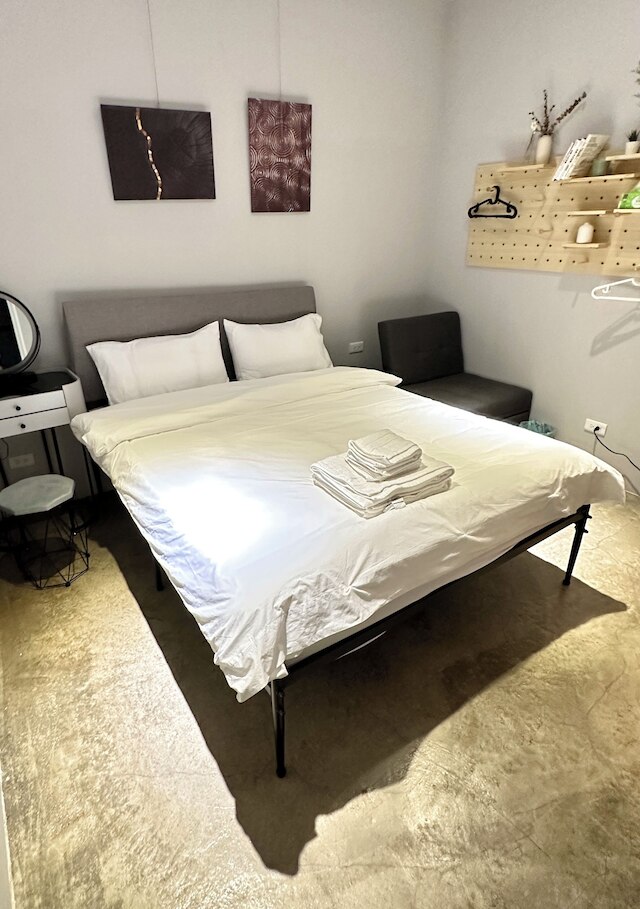 Entire Pool House for 10 people