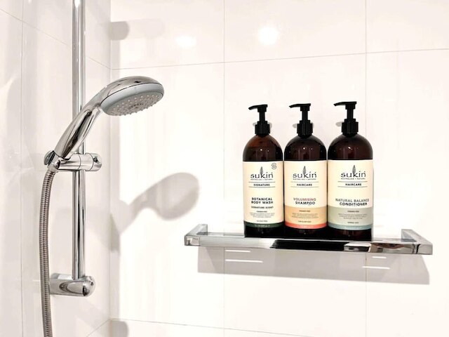 セントラル ピースフル 1 ベッドルーム ウィズ バルコニー エアコン