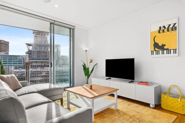 セントラル ルミナス 2 ベッド ウィズ バルコニー エアコン