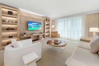 1 ホテル & ホームズ プライベート ラグジュアリー スイーツ