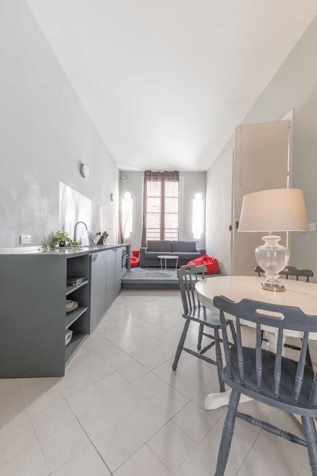 コージー エレガント 2 ベッドルーム アパートメント