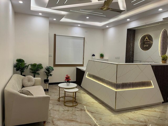 アップタウン イン