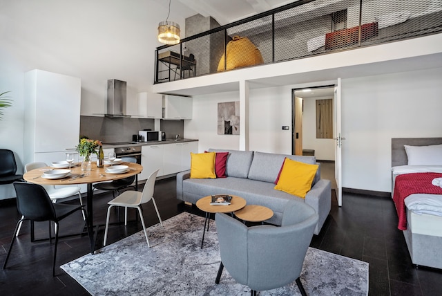 アパートメンツ ウィズ バルコニー ニア センター